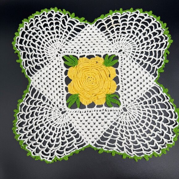 Vtg Crochet Doilies & Decor Floral Spring Basket Cottagecore Farm Table 5pc Set - Picture 2 of 16